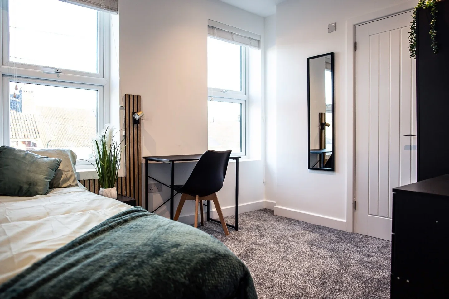 Room Jersey Road in Strood