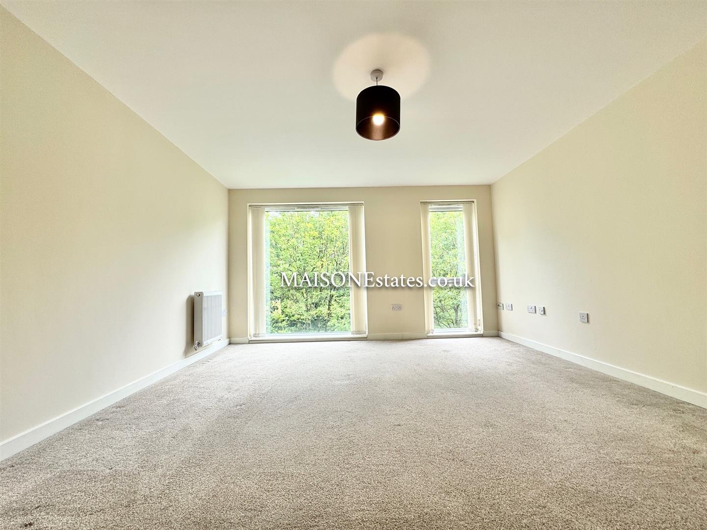 Flat Monticello Way in Coventry