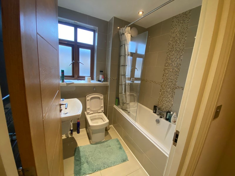 Room Princes Avenue in Greater London