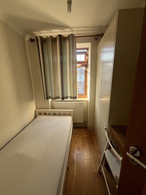 Room Princes Avenue in Greater London