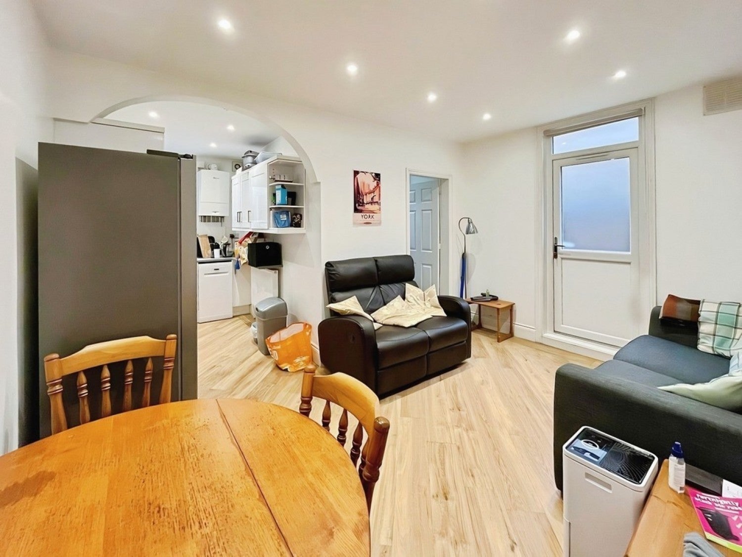 House Tenham Avenue in Greater London