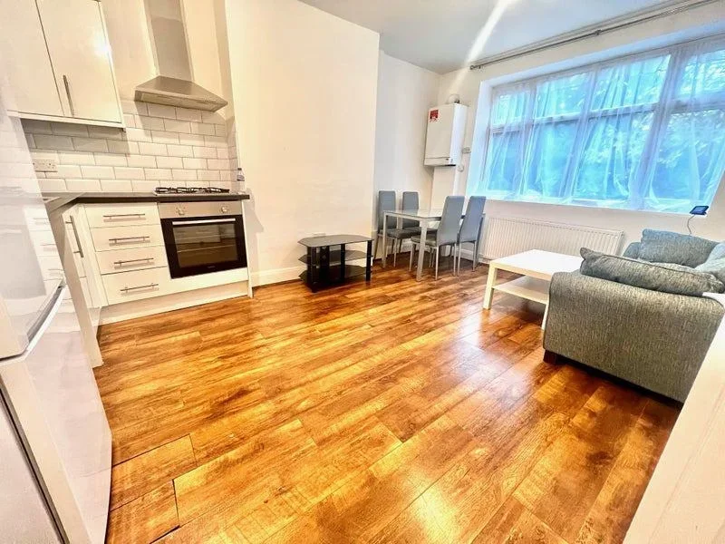 Flat Cranbrook Road in Greater London