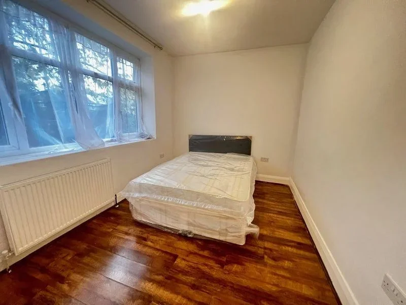 Flat Cranbrook Road in Greater London