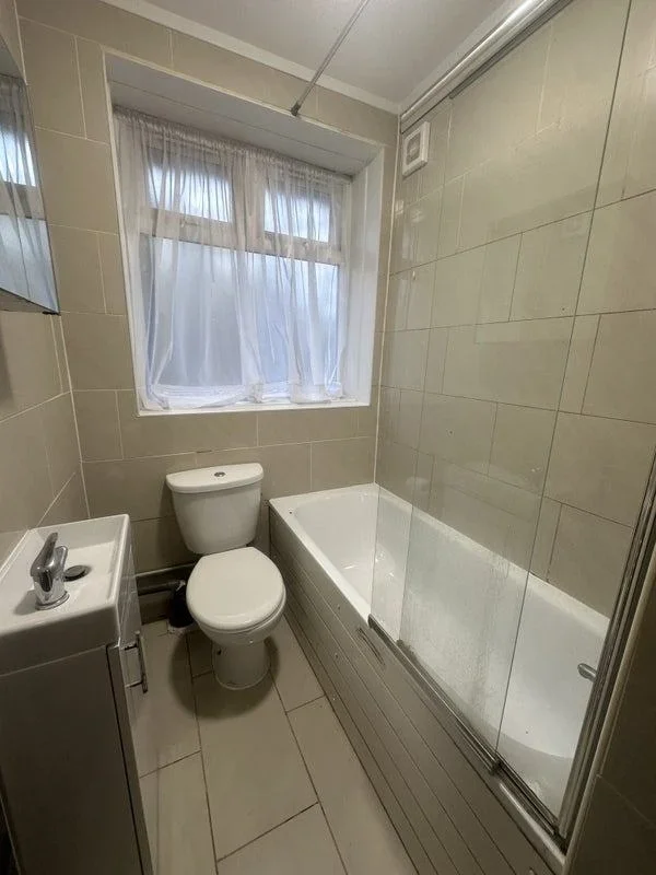 Flat Cranbrook Road in Greater London