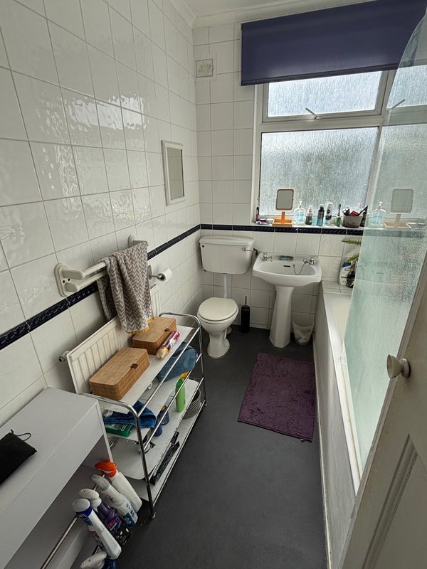 Room Lower Downs Road in Greater London