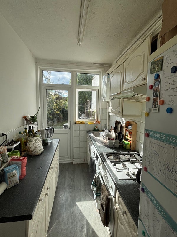 Room Lower Downs Road in Greater London