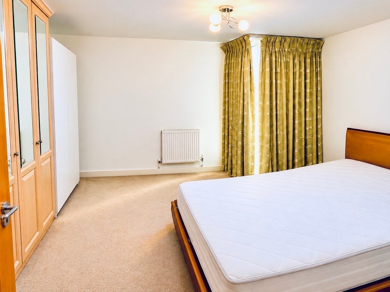 Room Barrier Point Road in Greater London