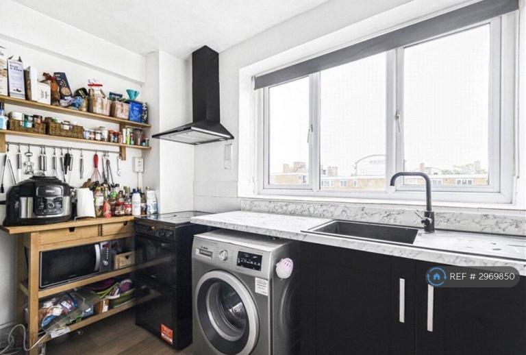 Flat Carslake Road in Greater London