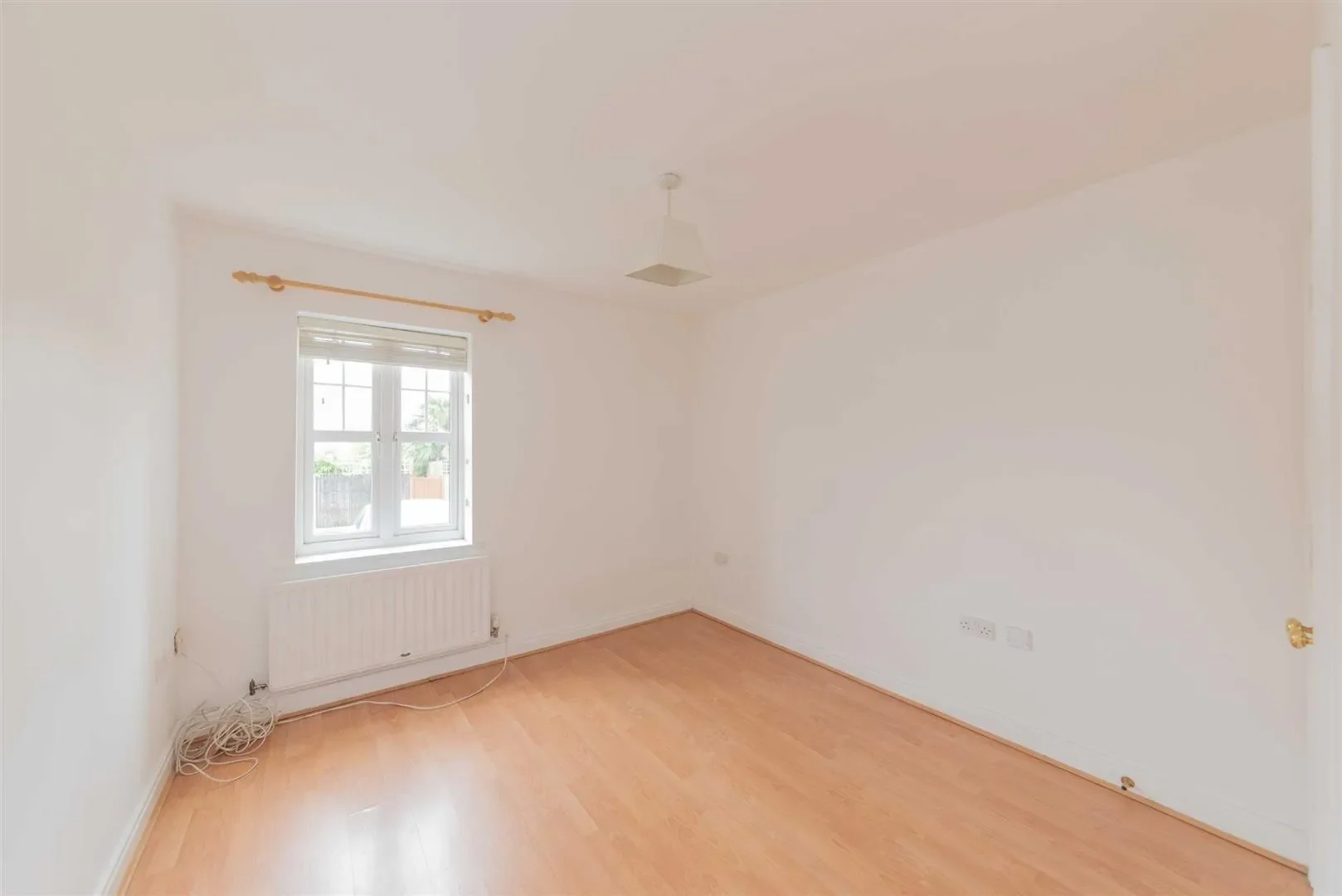 Flat Honiton Gardens in Greater London