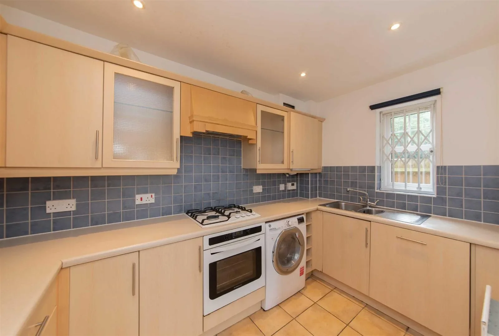 Flat Honiton Gardens in Greater London