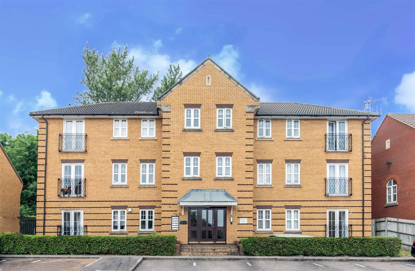 Flat Honiton Gardens in Greater London