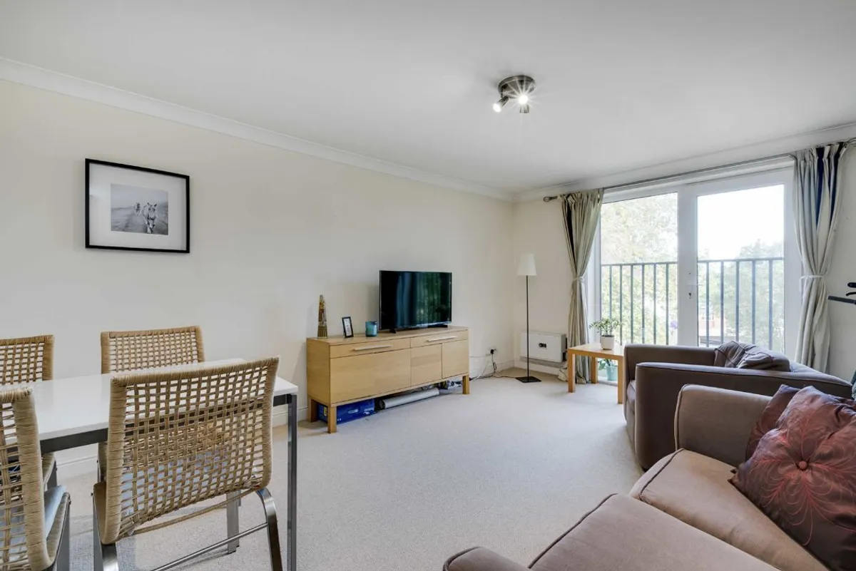 Flat Bourne Place in Greater London