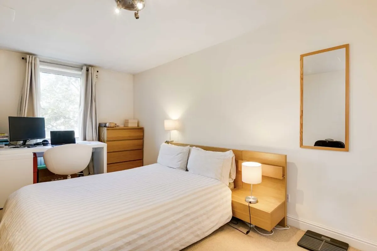 Flat Bourne Place in Greater London