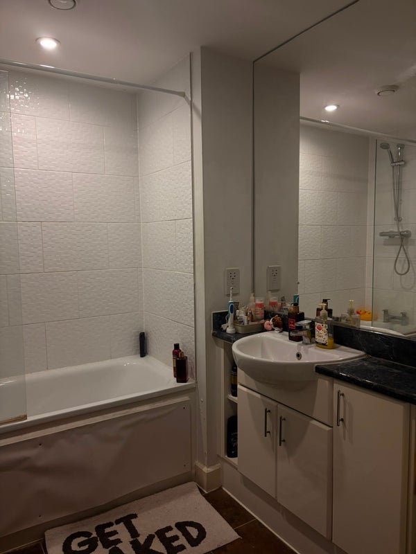 Room Cornmill Lane in Greater London