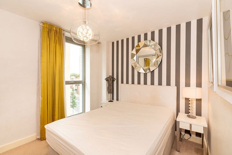 Room Cornmill Lane in Greater London