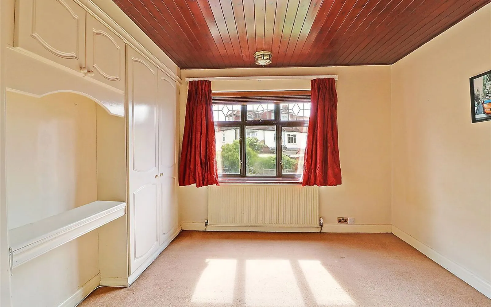 House Mandeville Road in Greater London
