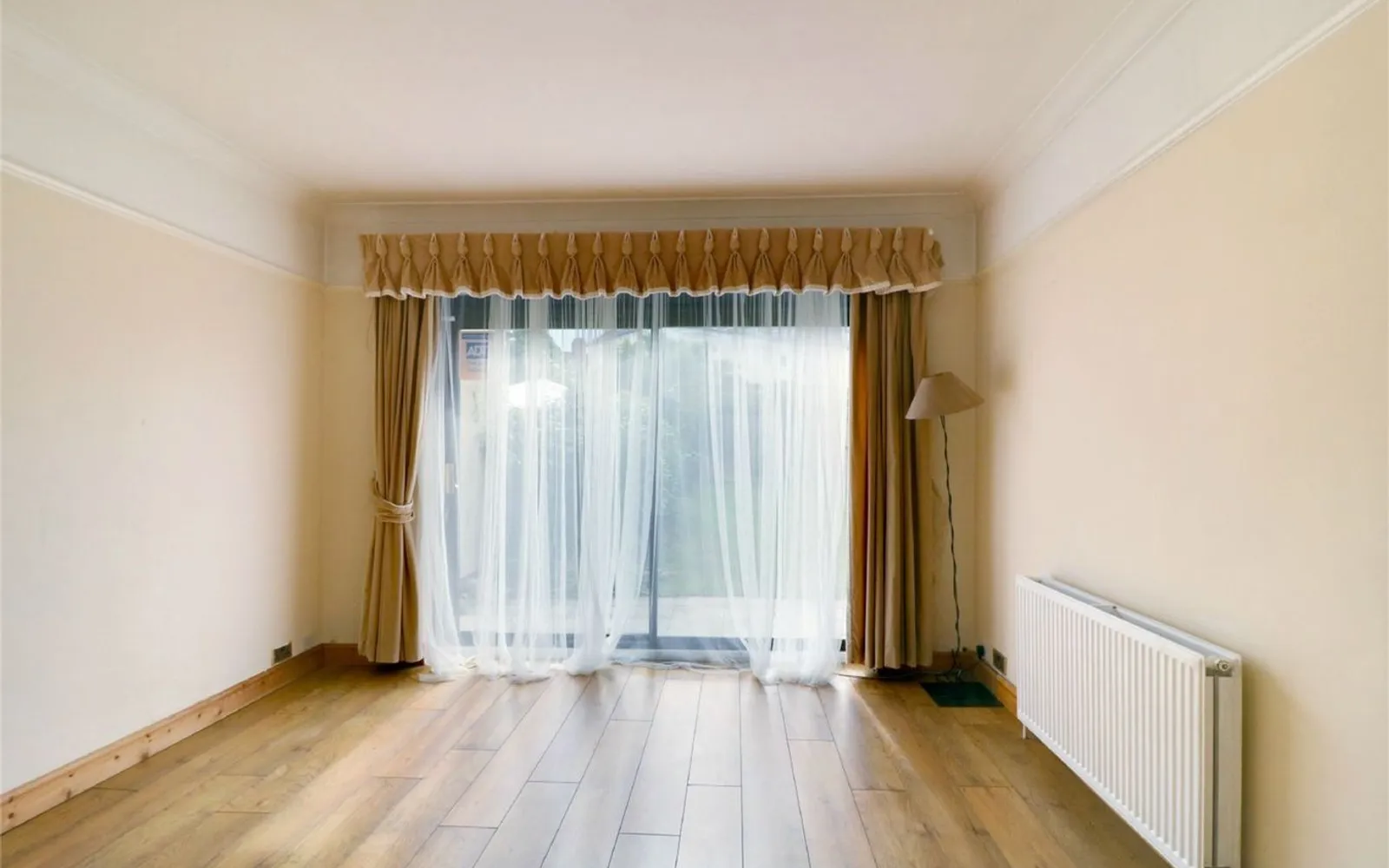 House Mandeville Road in Greater London