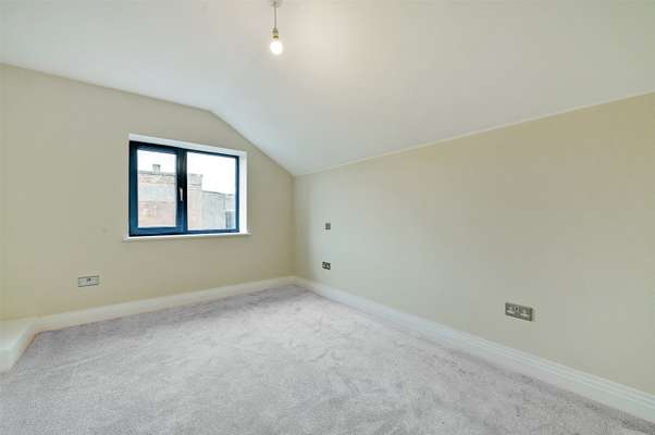 Flat Peascod Street in Windsor