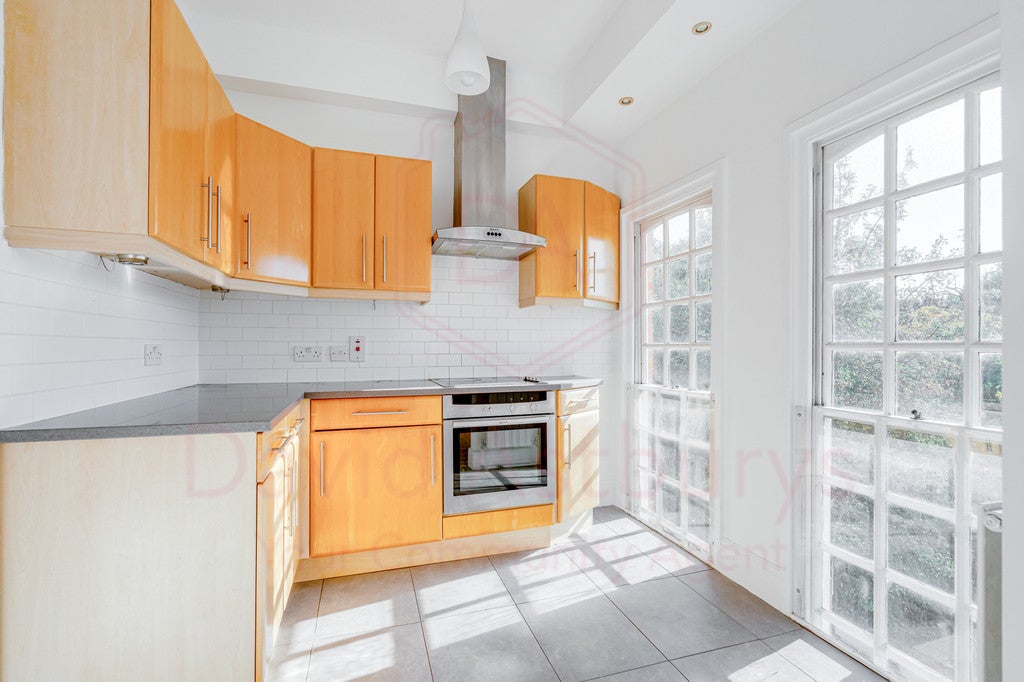 Flat Frognal Lane in Greater London