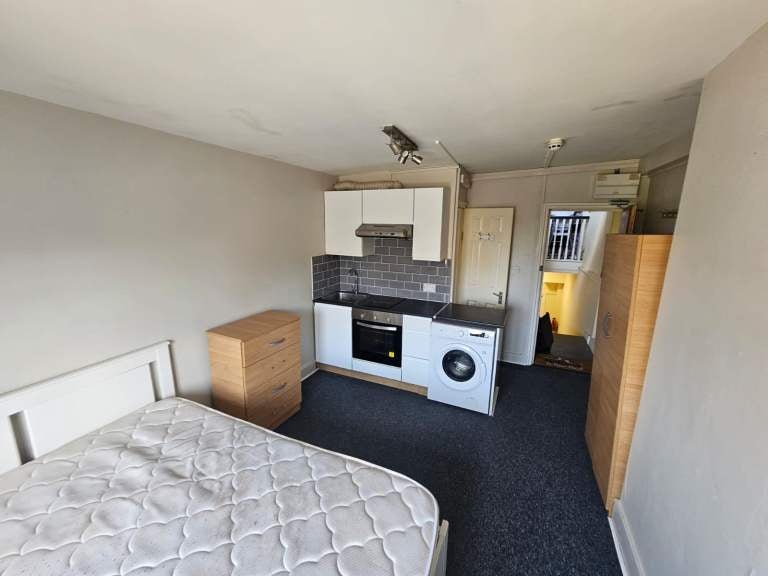 Flat Park Parade in Greater London