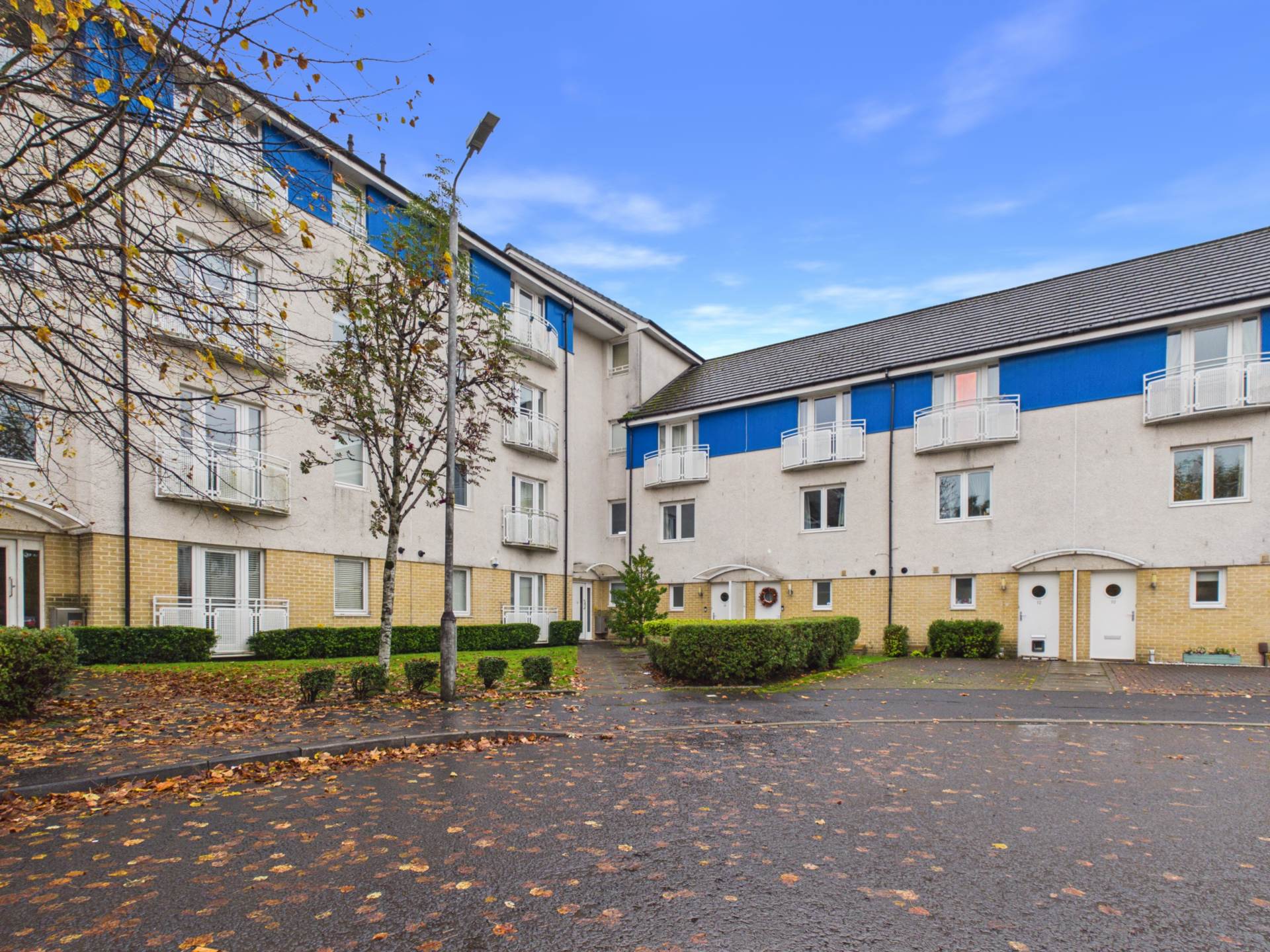 Flat Netherton Gardens in Glasgow