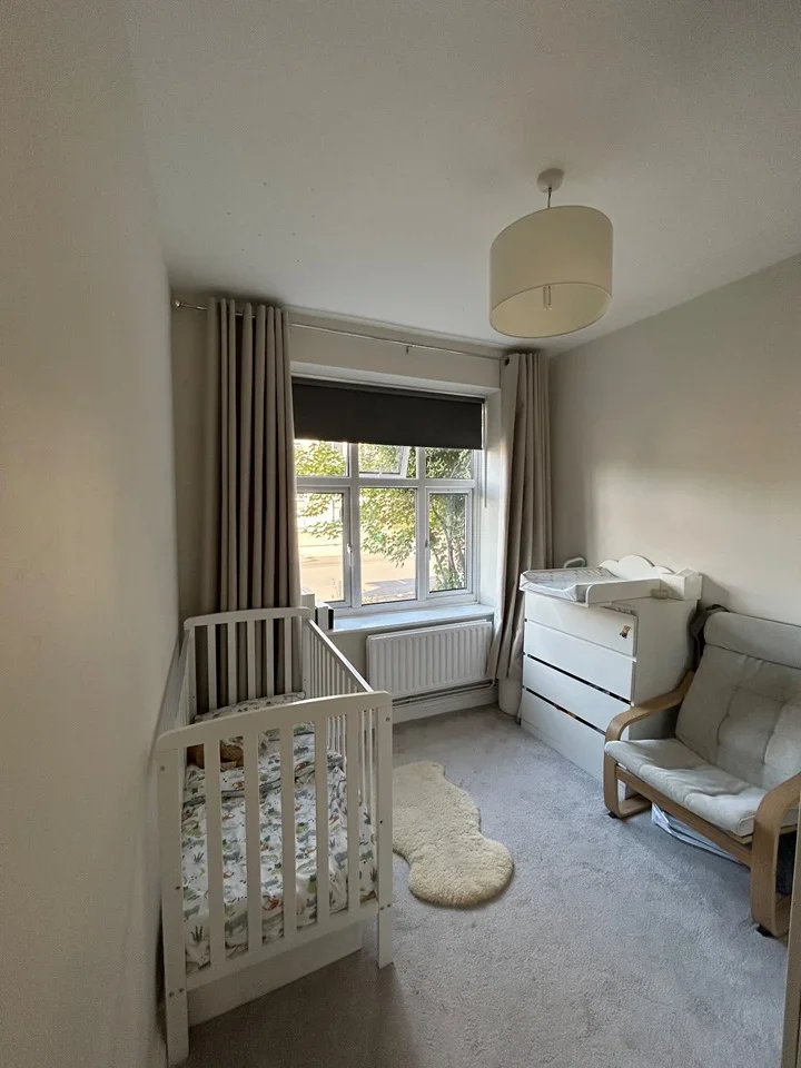 Flat Thurlow Park Road in Greater London