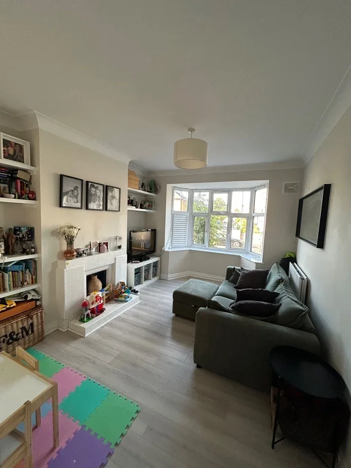 Flat Thurlow Park Road in Greater London