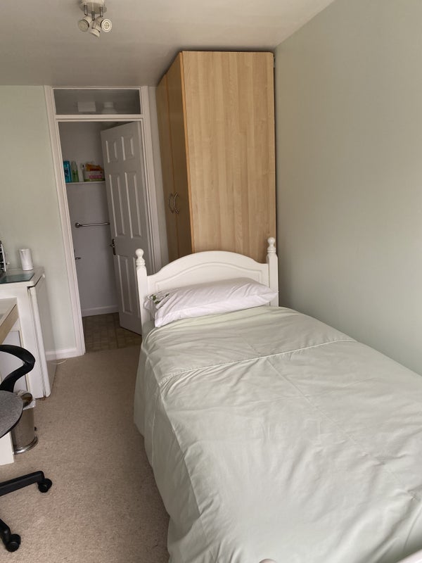 Room Herne Road in Greater London