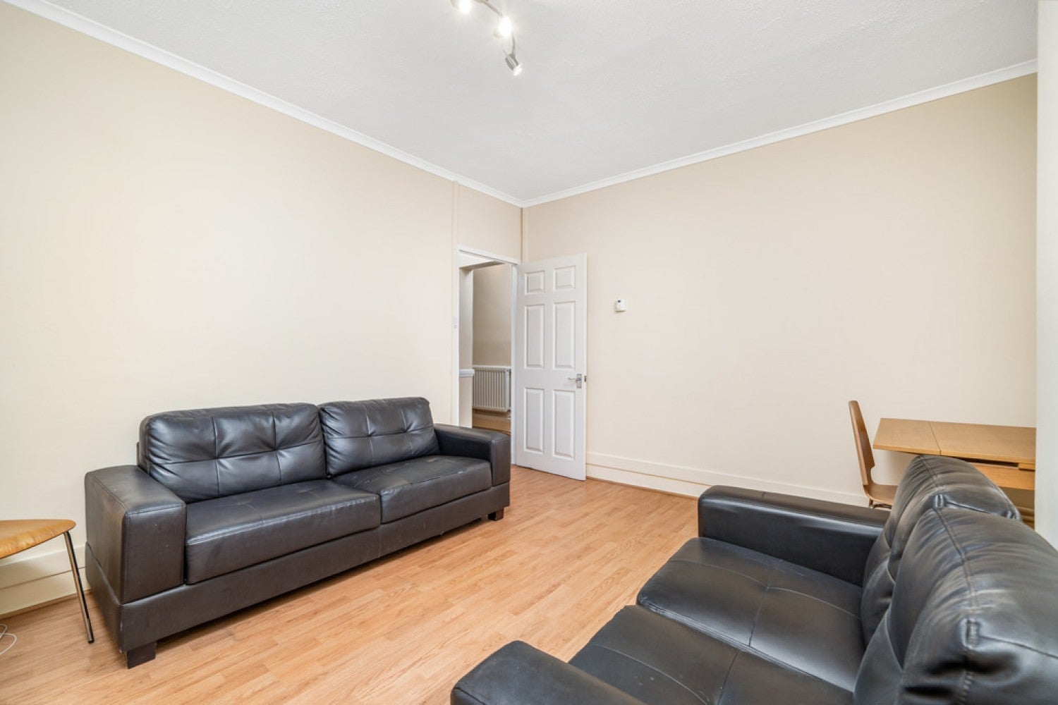 Flat Maybury Street in Greater London