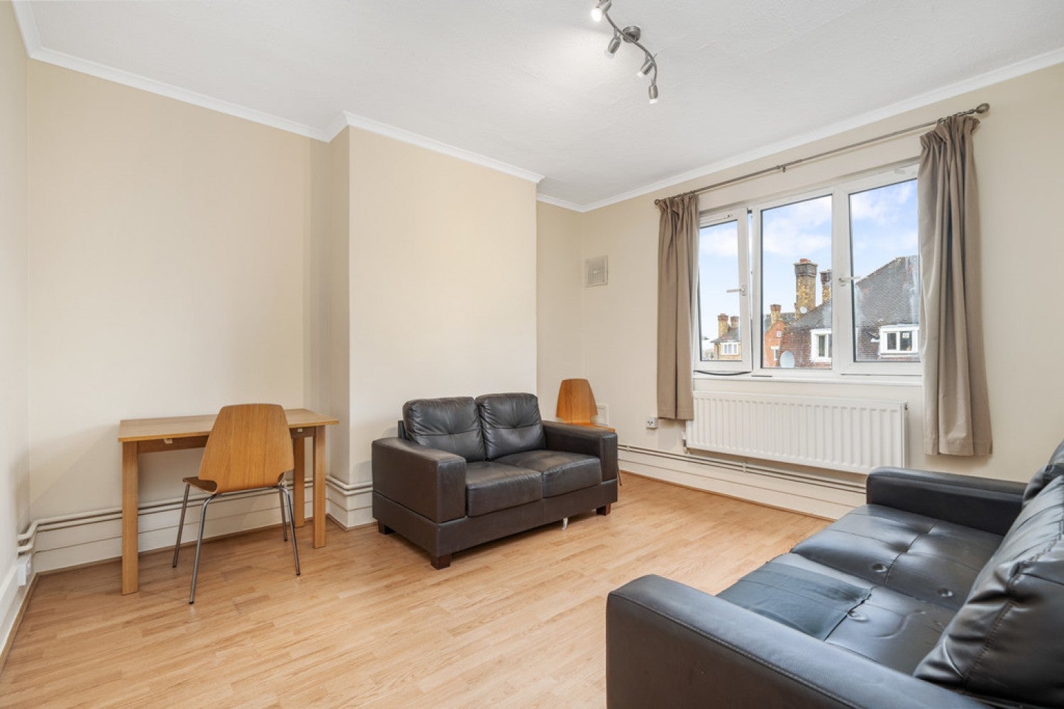 Flat Maybury Street in Greater London