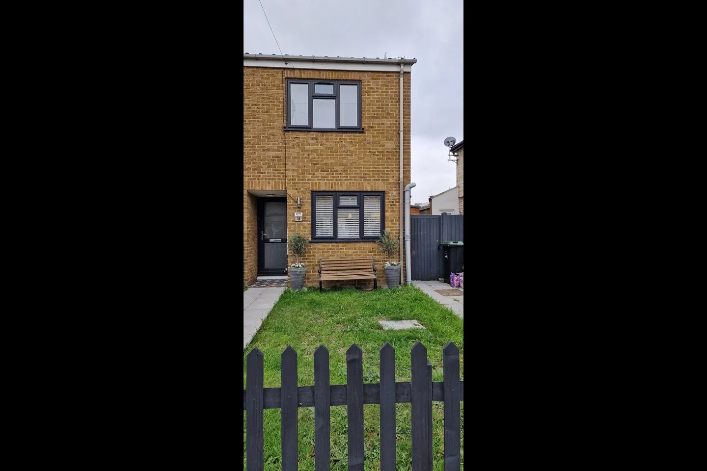 House Elmore Road in Greater London