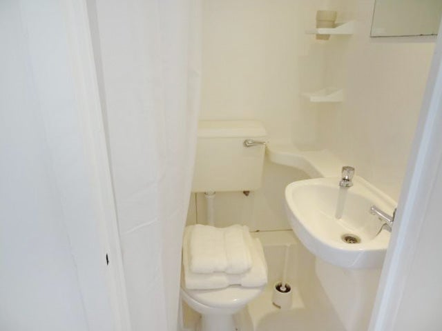 Room Fulham Palace Road in Greater London