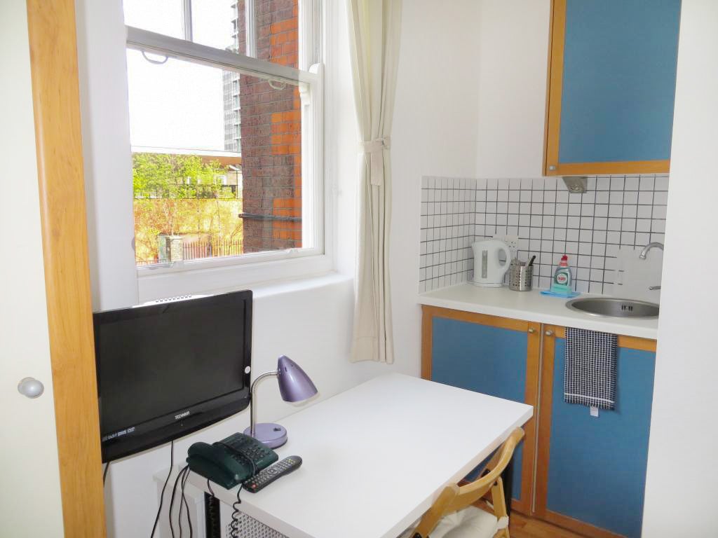 Room Fulham Palace Road in Greater London