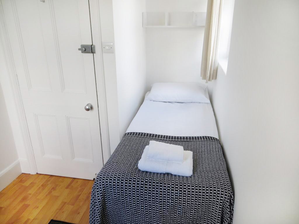 Room Fulham Palace Road in Greater London