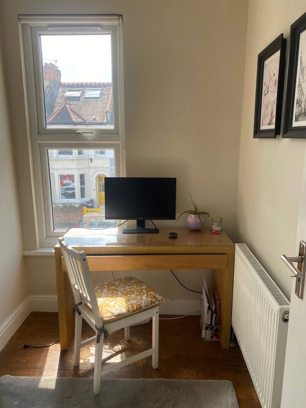 Room Eswyn Road in Greater London
