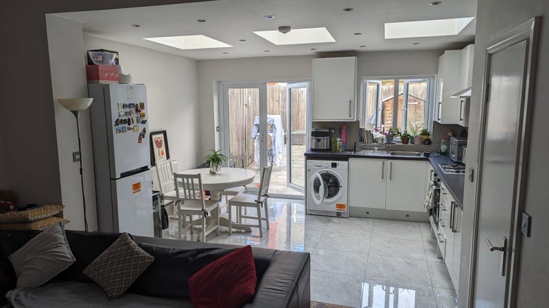 Room Eswyn Road in Greater London