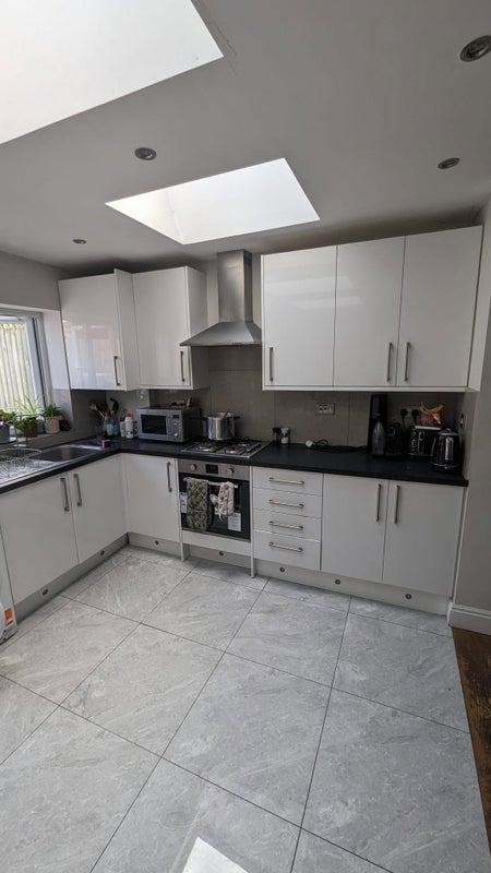 Room Eswyn Road in Greater London