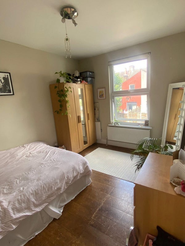 Room Eswyn Road in Greater London