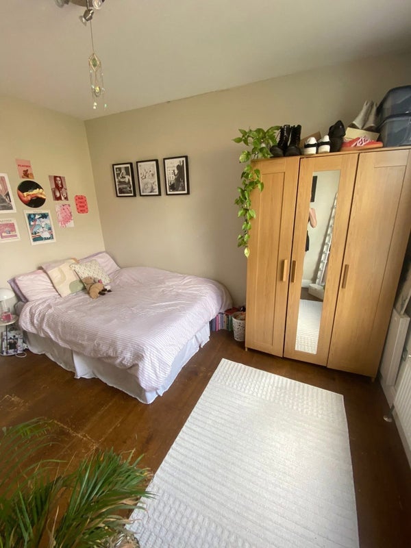 Room Eswyn Road in Greater London
