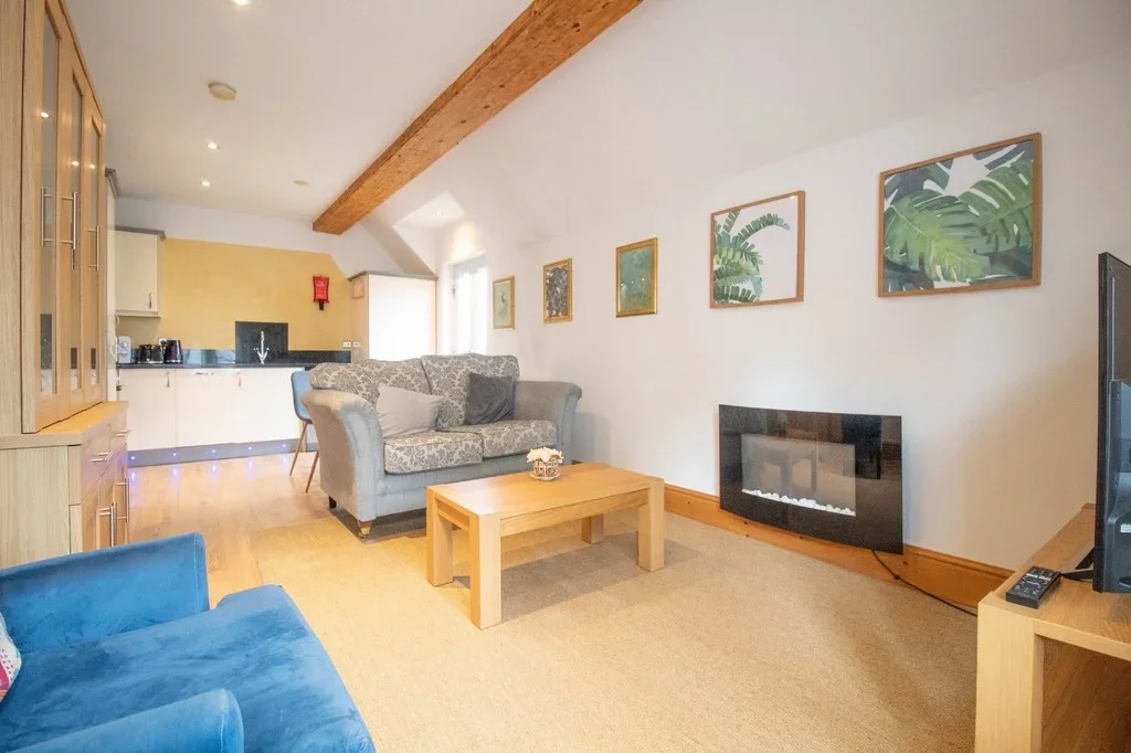 Flat Mapperley Road in Nottingham