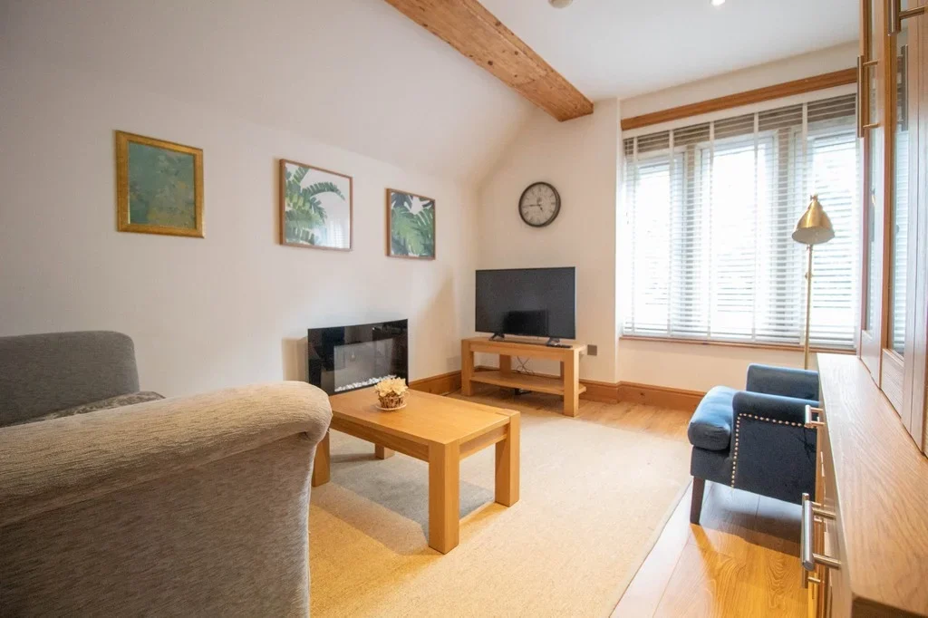 Flat Mapperley Road in Nottingham