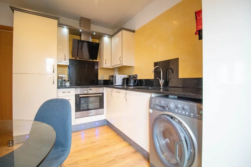 Flat Mapperley Road in Nottingham