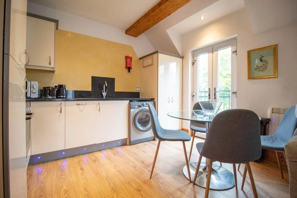 Flat Mapperley Road in Nottingham