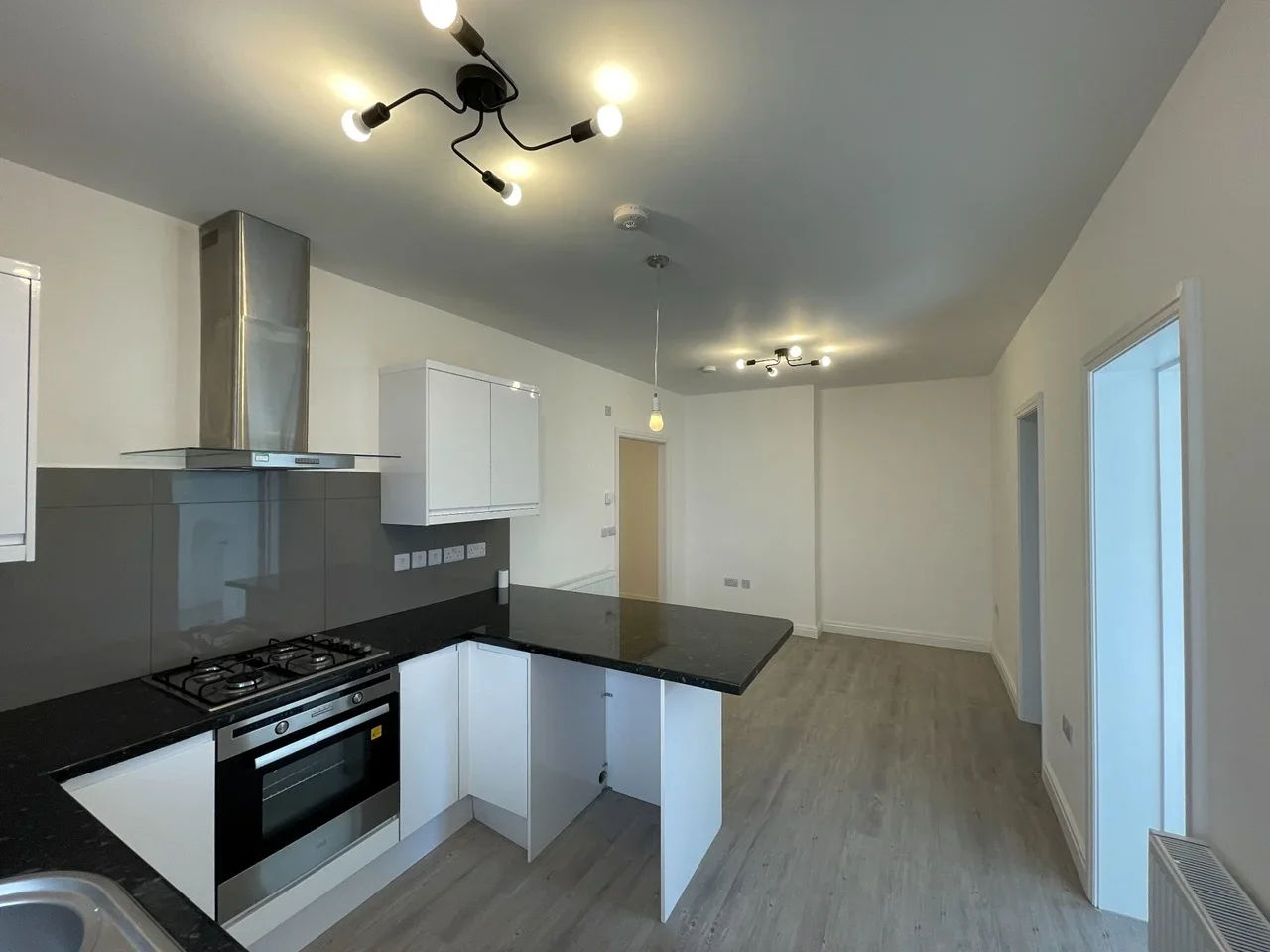 Flat Whitehall Road in Greater London