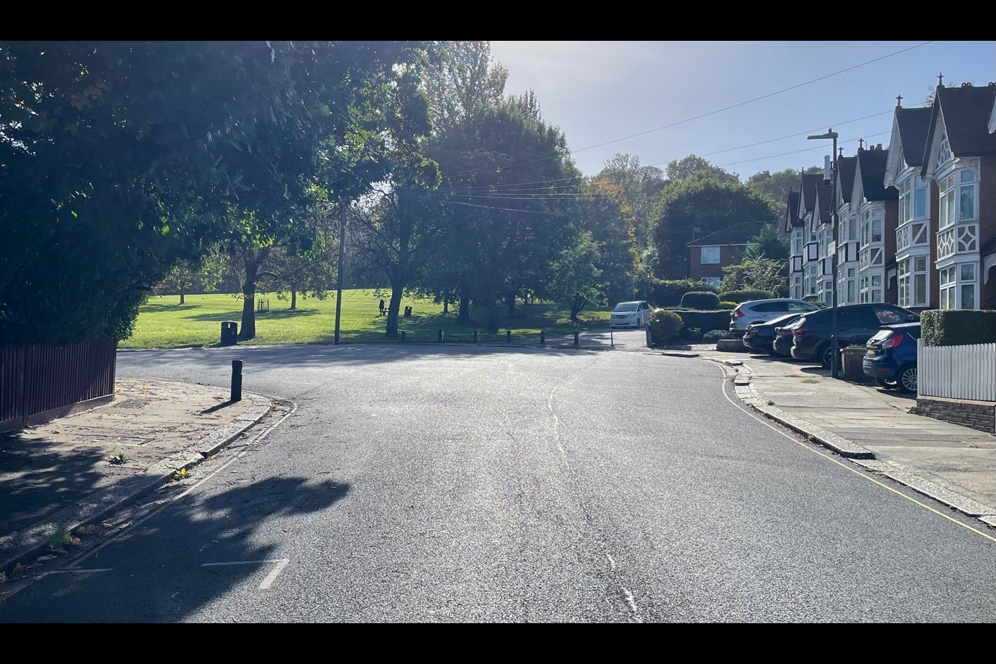 Flat Whitehall Road in Greater London