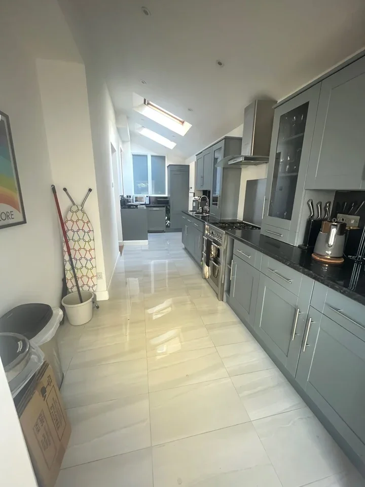 Flat Guilford Avenue in Greater London