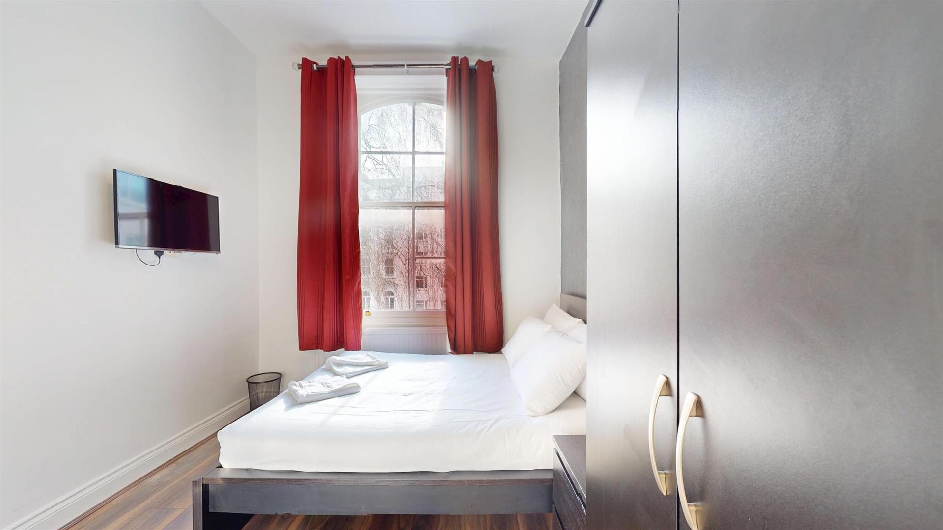 Flat Talbot Square in City of Westminster