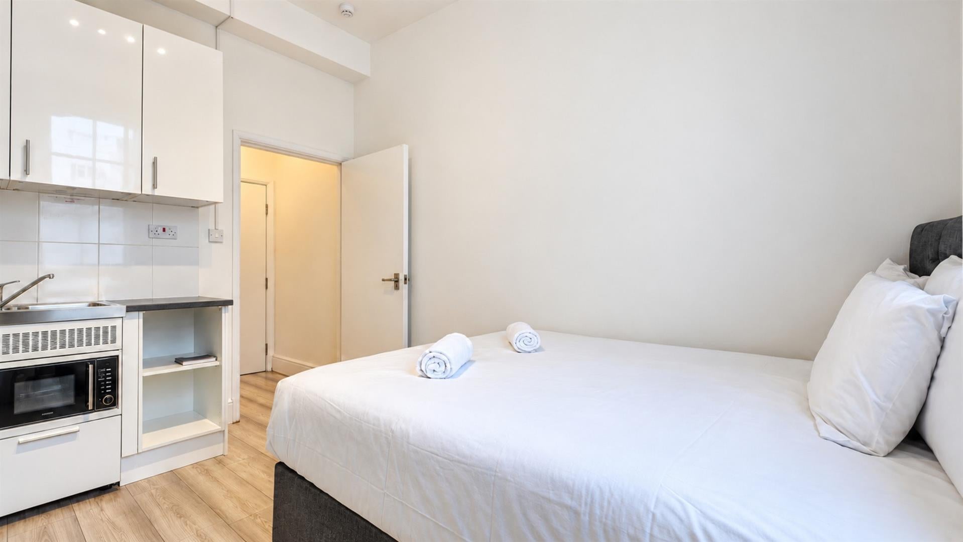 Flat Talbot Square in City of Westminster