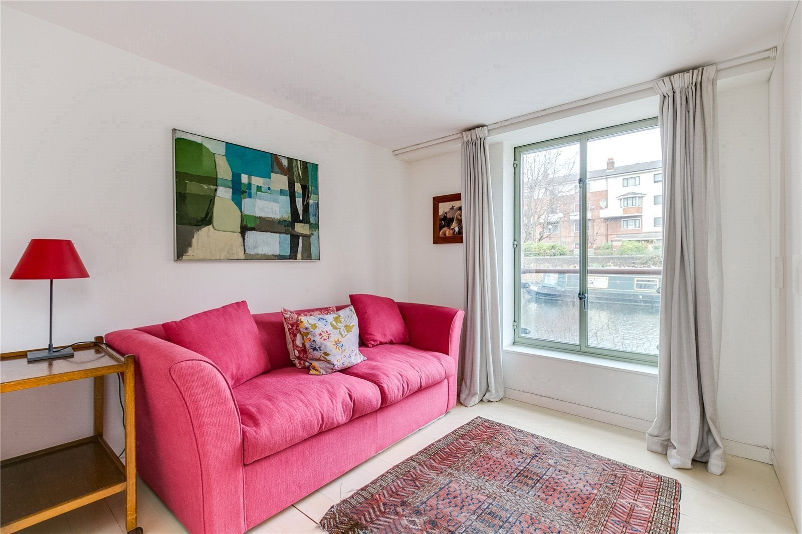 Flat New Wharf Road in Greater London