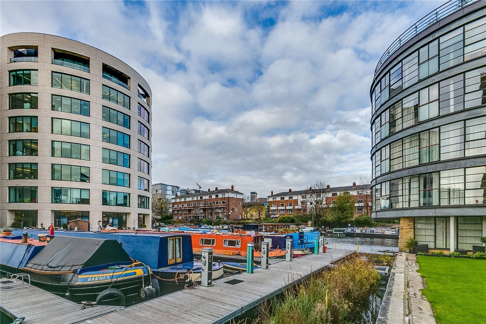 Flat New Wharf Road in Greater London